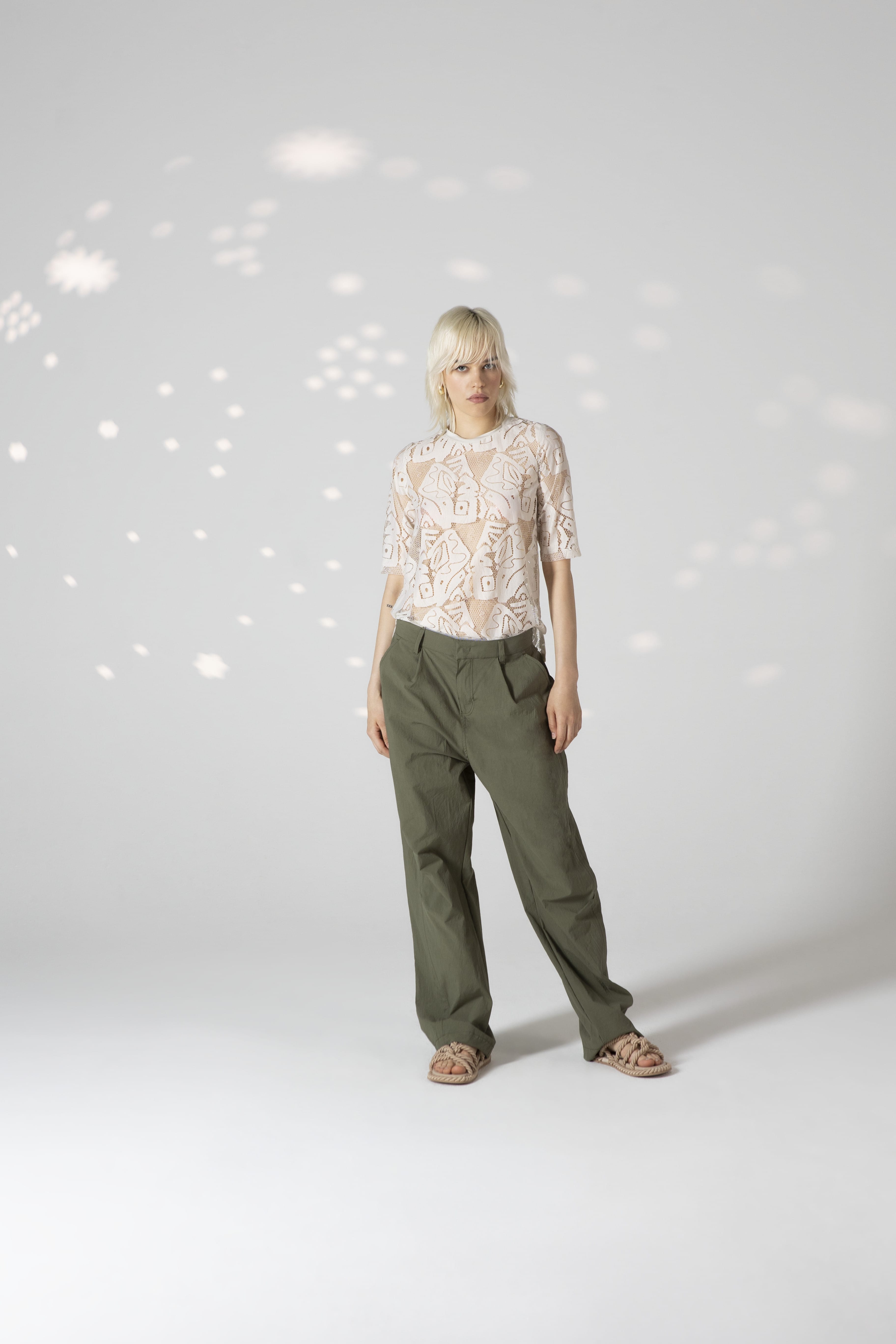 Pantaloni dritti in cotone.